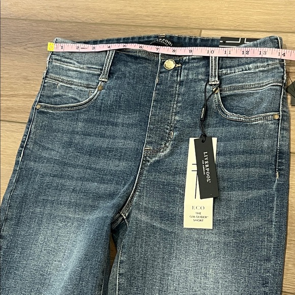 NWT Liverpool ‘The Gia Glider Short’ Bermuda Jean Shorts Modest Size 6/28 Waist - Picture 10 of 15